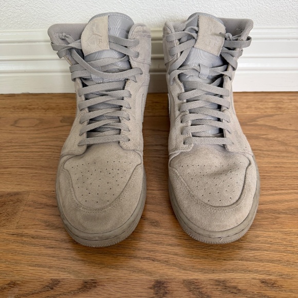 Jordan 1 Retro High Grey Suede 01/04/17-used, good condition main image 3